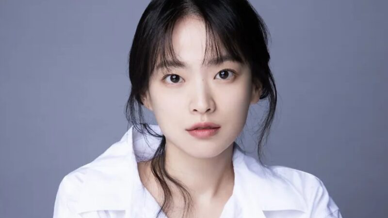 Chun Woo Hee doa para ajudar afetados pelo frio intenso no inverno