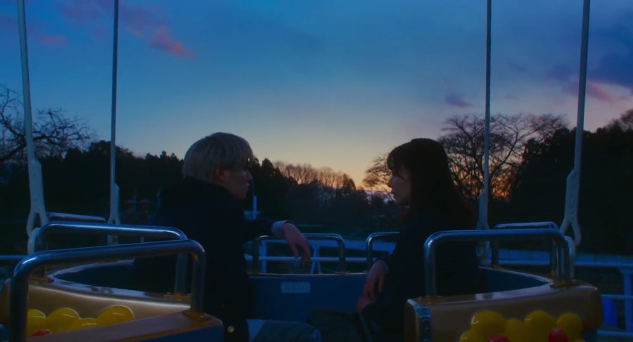 Seiji - iro ao lado de Akane - iro Seiji e Akane admirando o céu. Reprodução/Mydramalist