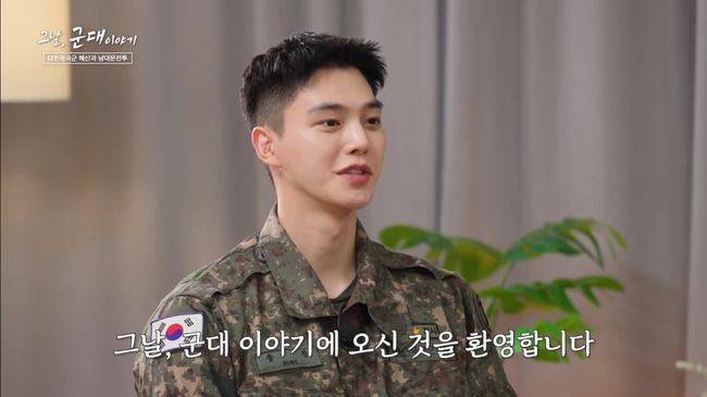 Song Kang conclui oficialmente o serviço militar obrigatório