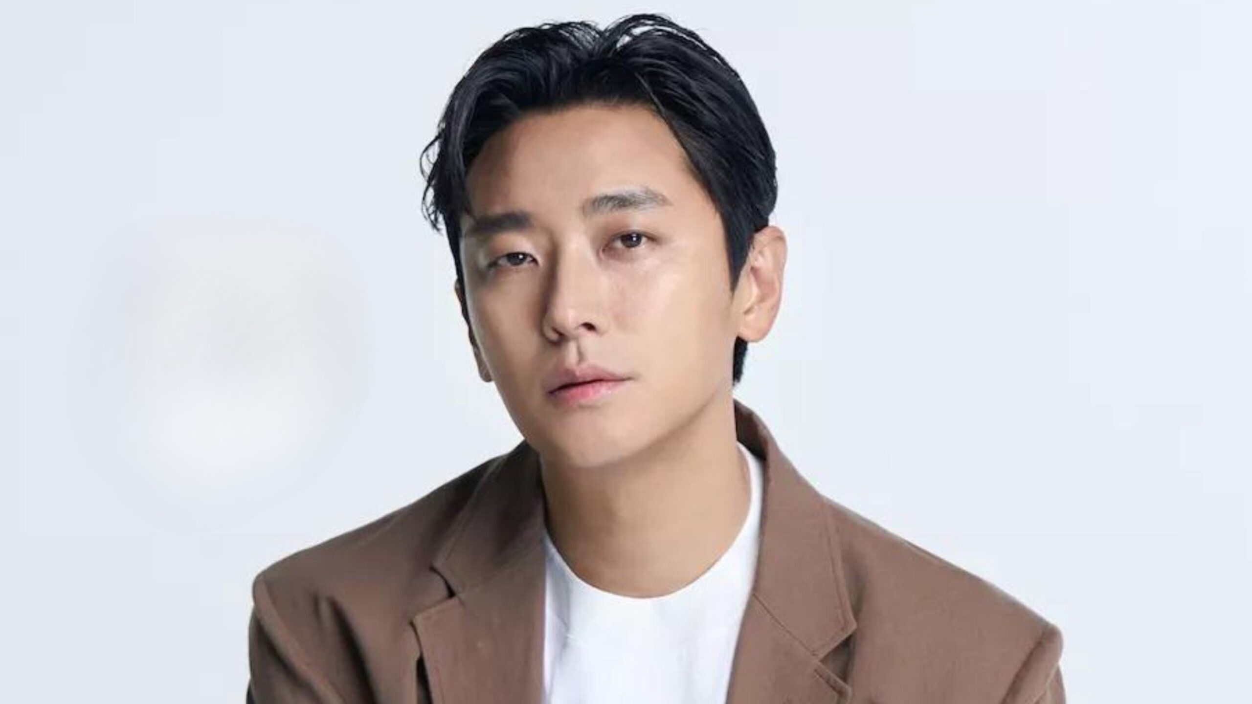 Ju Ji Hoon pode liderar novo drama sobre disputa de poder entre chaebols