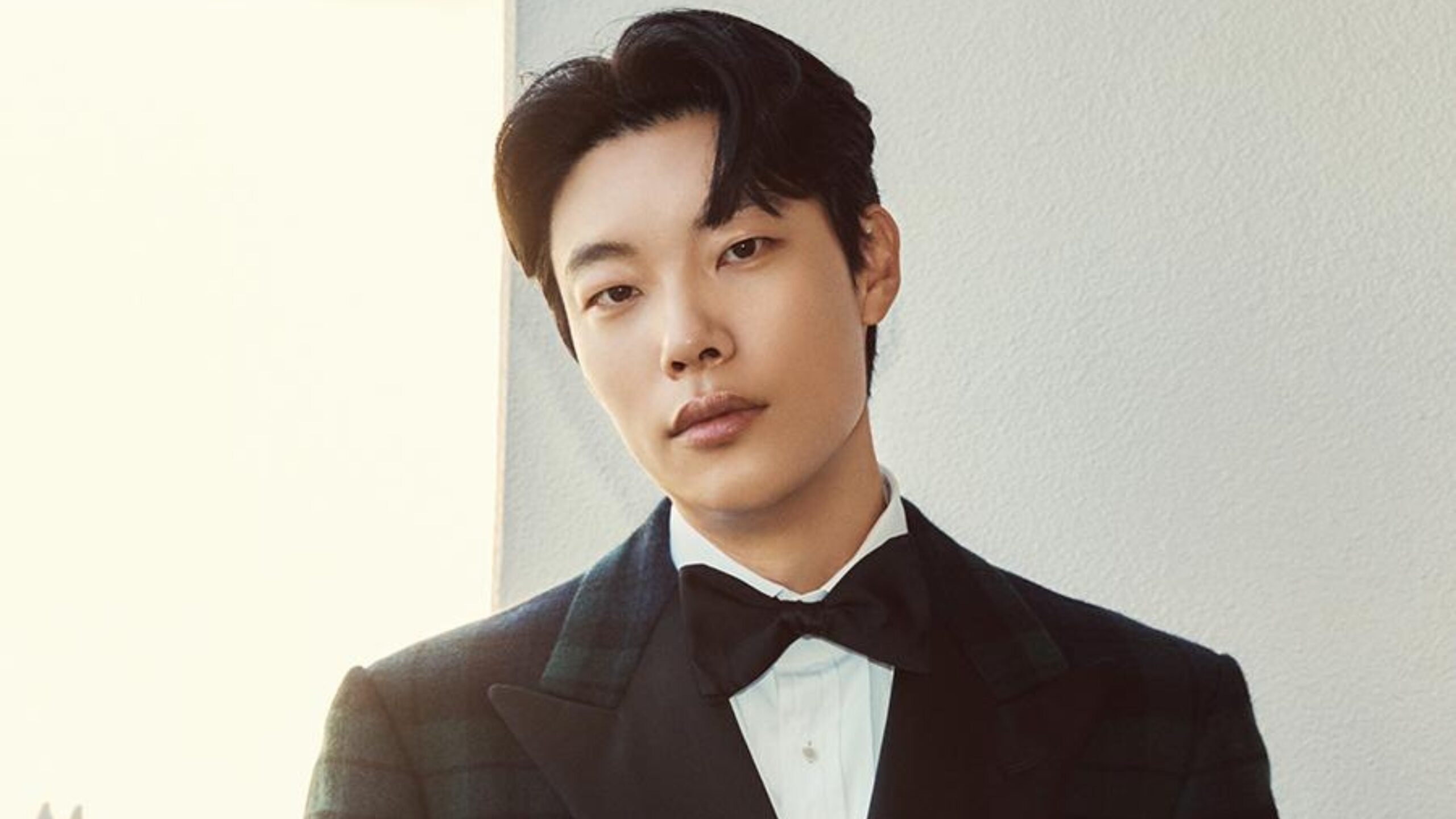 Ryu Jun Yeol assina contrato exclusivo com a Galaxy Corporation